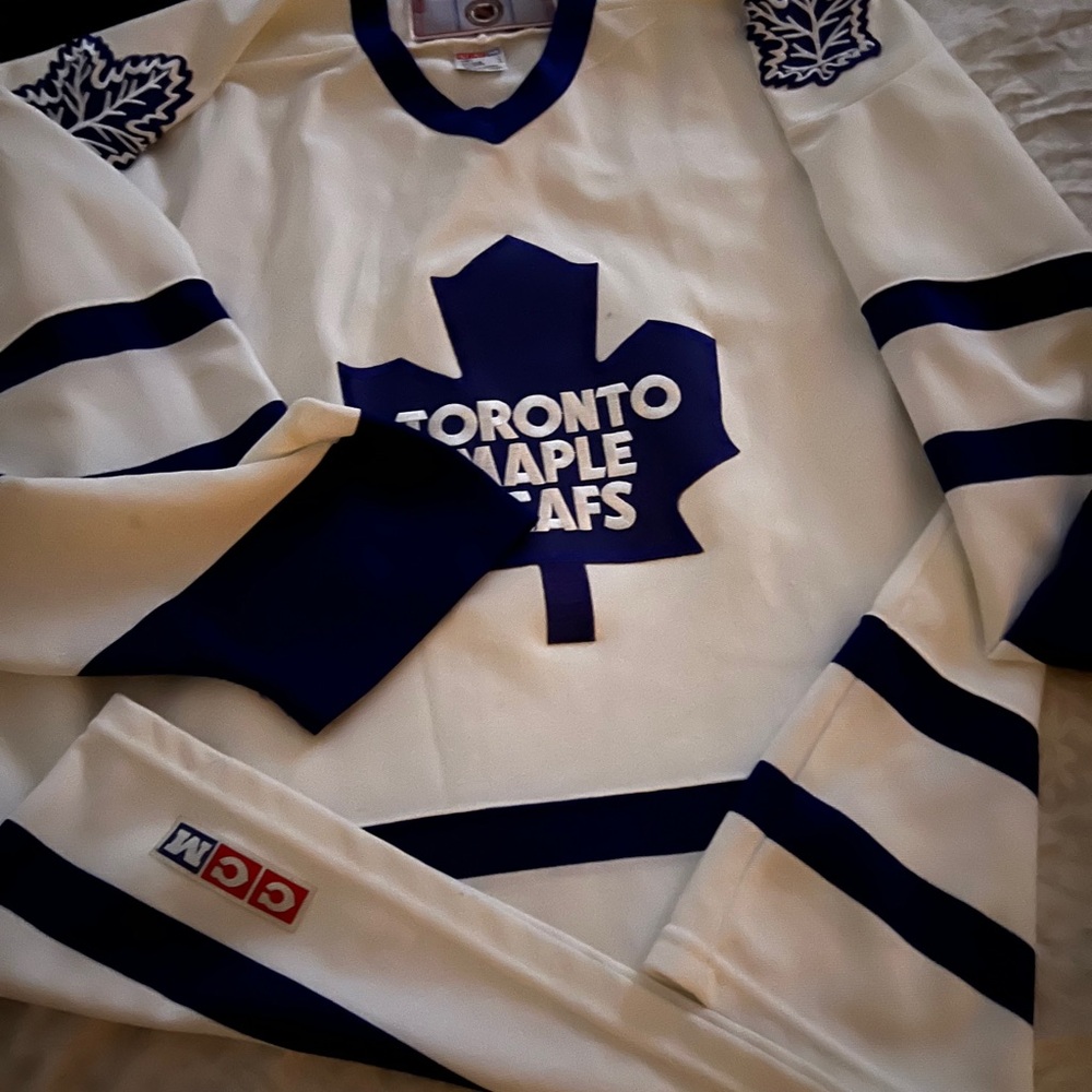 Vintage CCM Toronto Maple Leafs Sports Jersey
Like NEW condition.